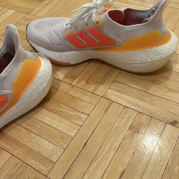 Women’s Ultraboost 22 - Picture 16 of 16